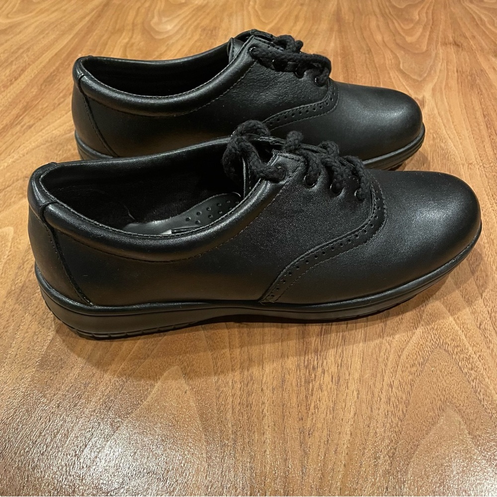 NWOT I♥️comfort oxfords size 7W